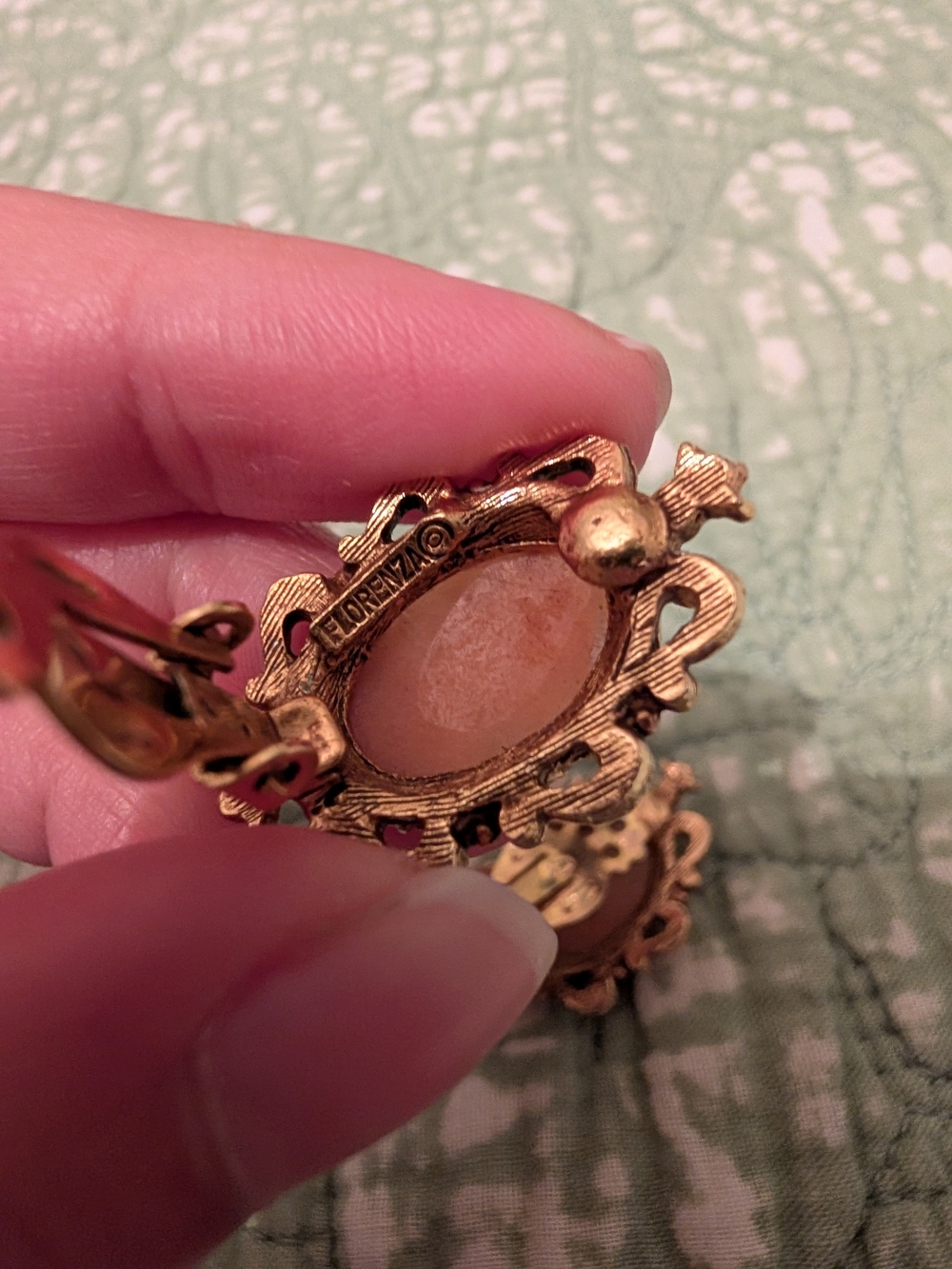 Vintage Cameo Clip On Earrings - Picture 5 of 6